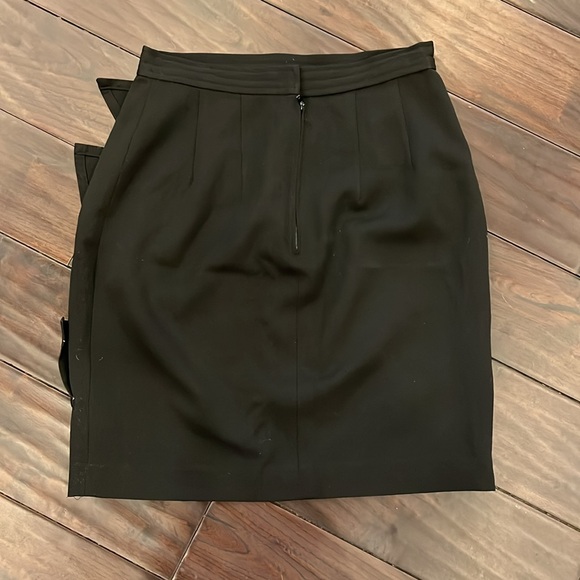 Black skirt - Picture 2 of 4